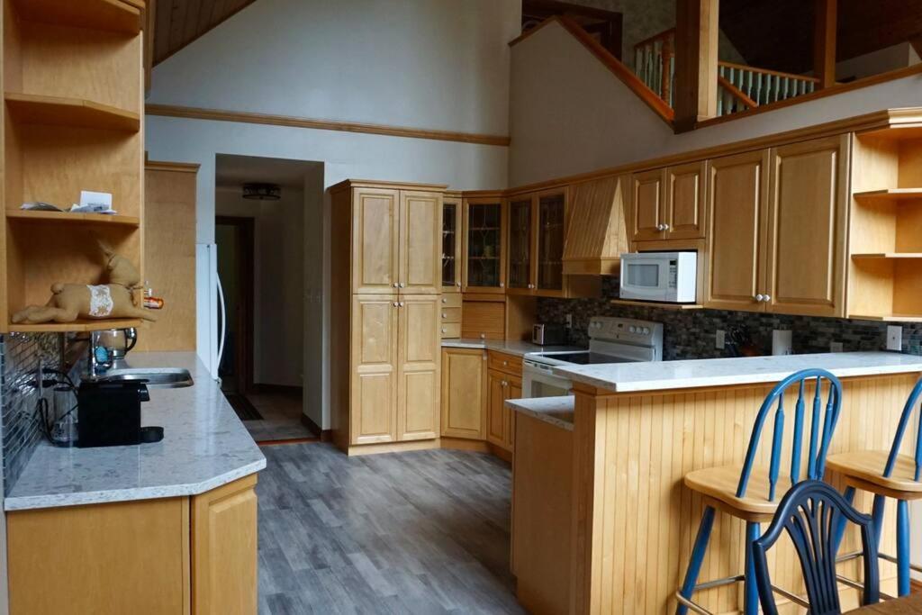 Chalet Style Cottage Near Shawnigan Lake Dış mekan fotoğraf