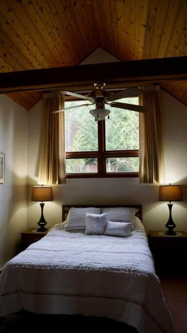 Chalet Style Cottage Near Shawnigan Lake Dış mekan fotoğraf