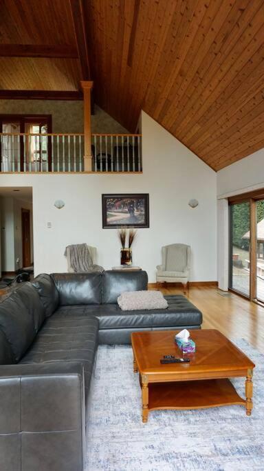 Chalet Style Cottage Near Shawnigan Lake Dış mekan fotoğraf