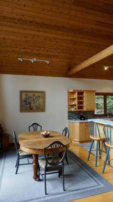Chalet Style Cottage Near Shawnigan Lake Dış mekan fotoğraf
